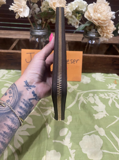 Daily Organizer Long Wallet