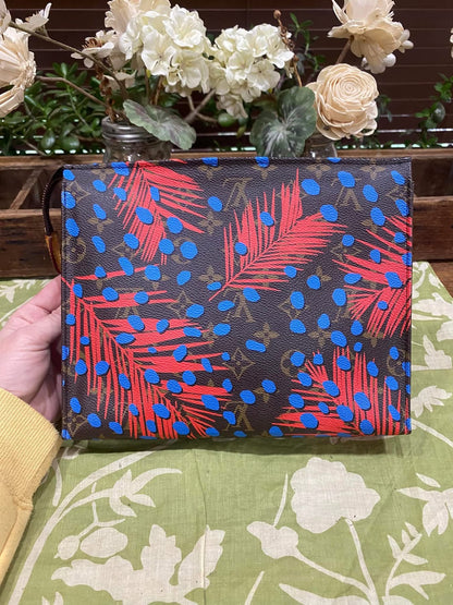 LE Jungle Toiletry 26