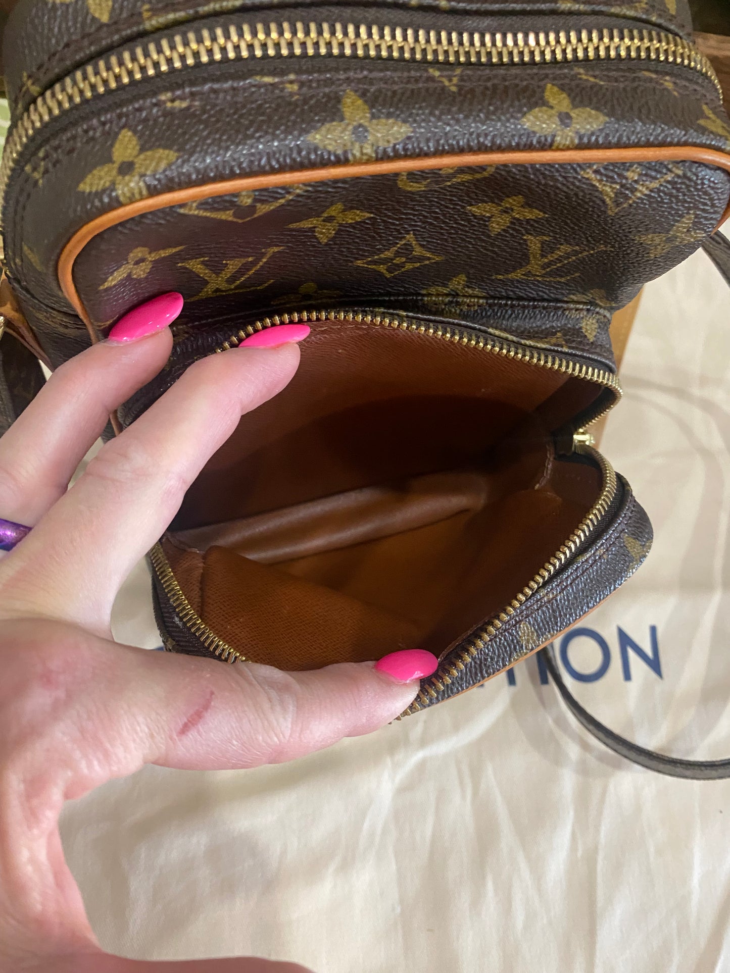 Amazone Crossbody