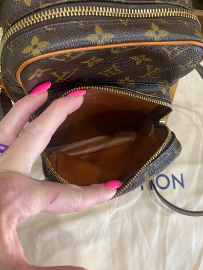 Amazone Crossbody