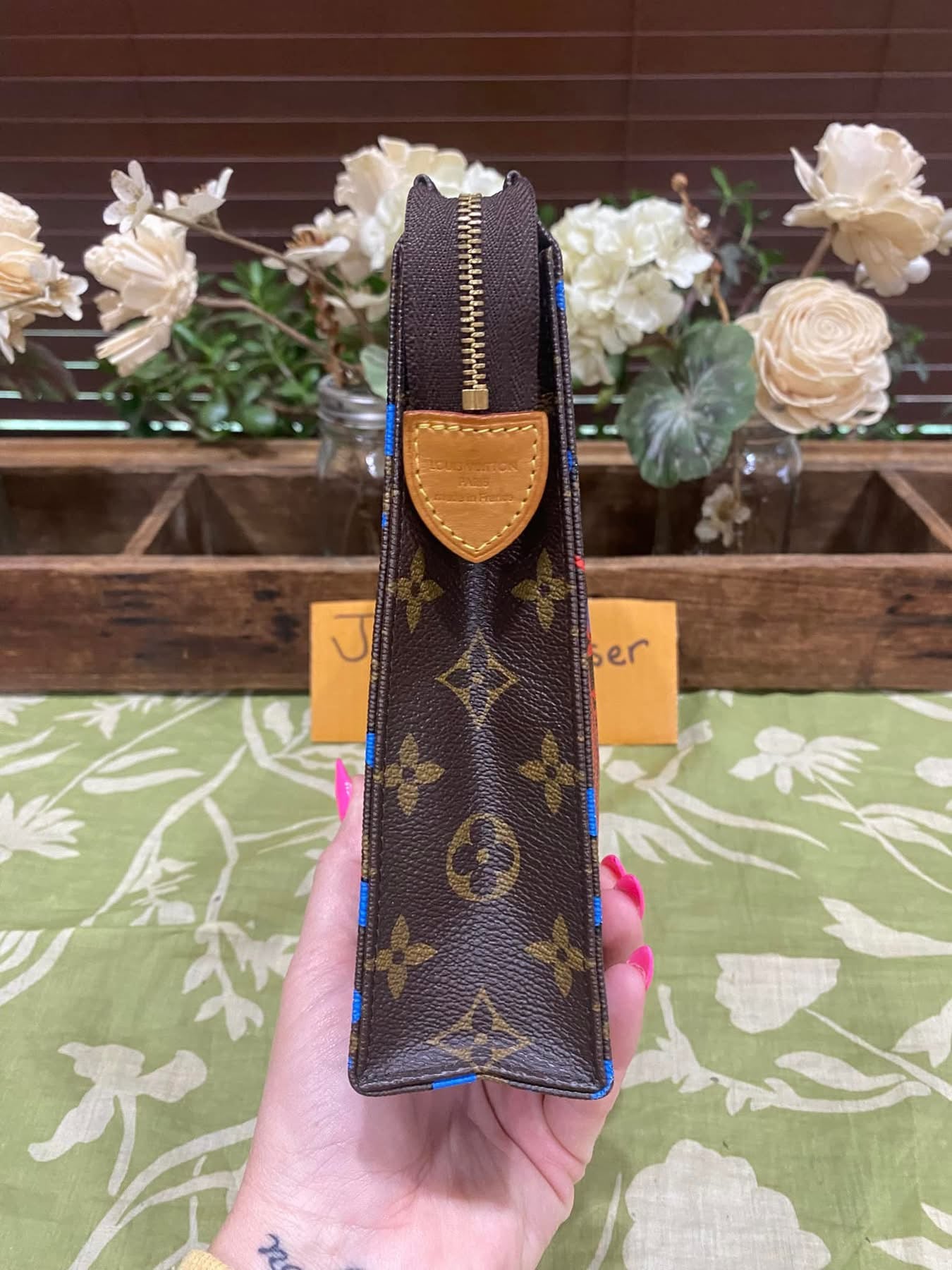 LE Jungle Toiletry 26