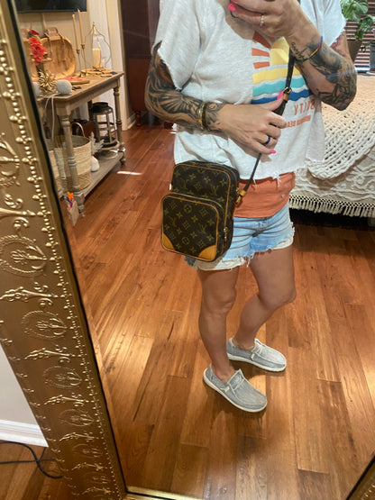 Amazone Crossbody