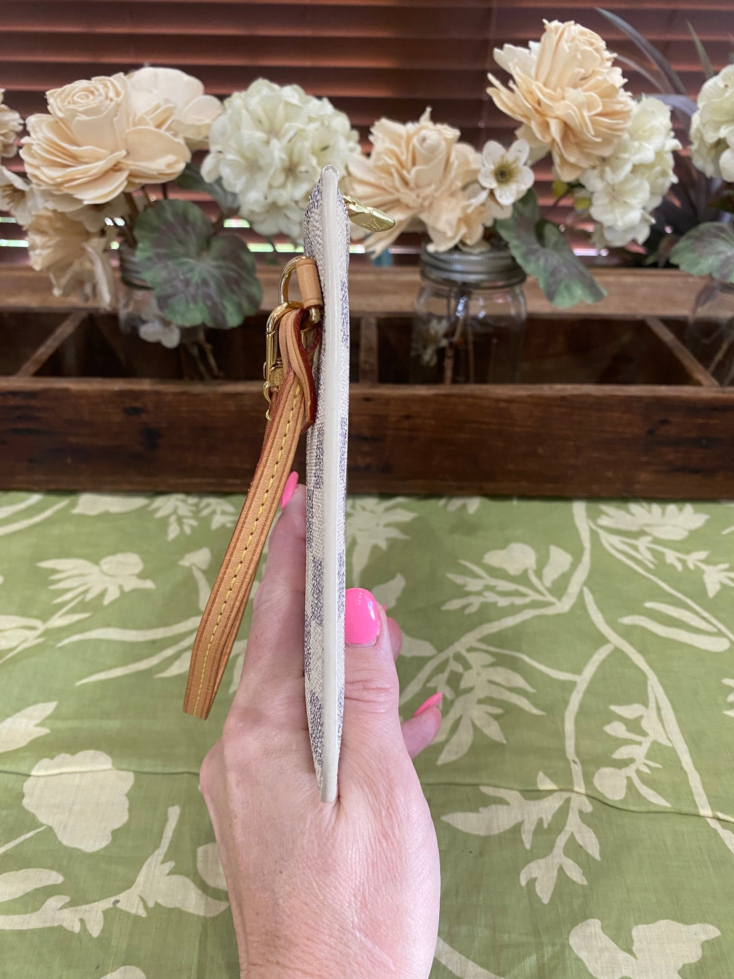 Neverfull Pouch GM in DA print