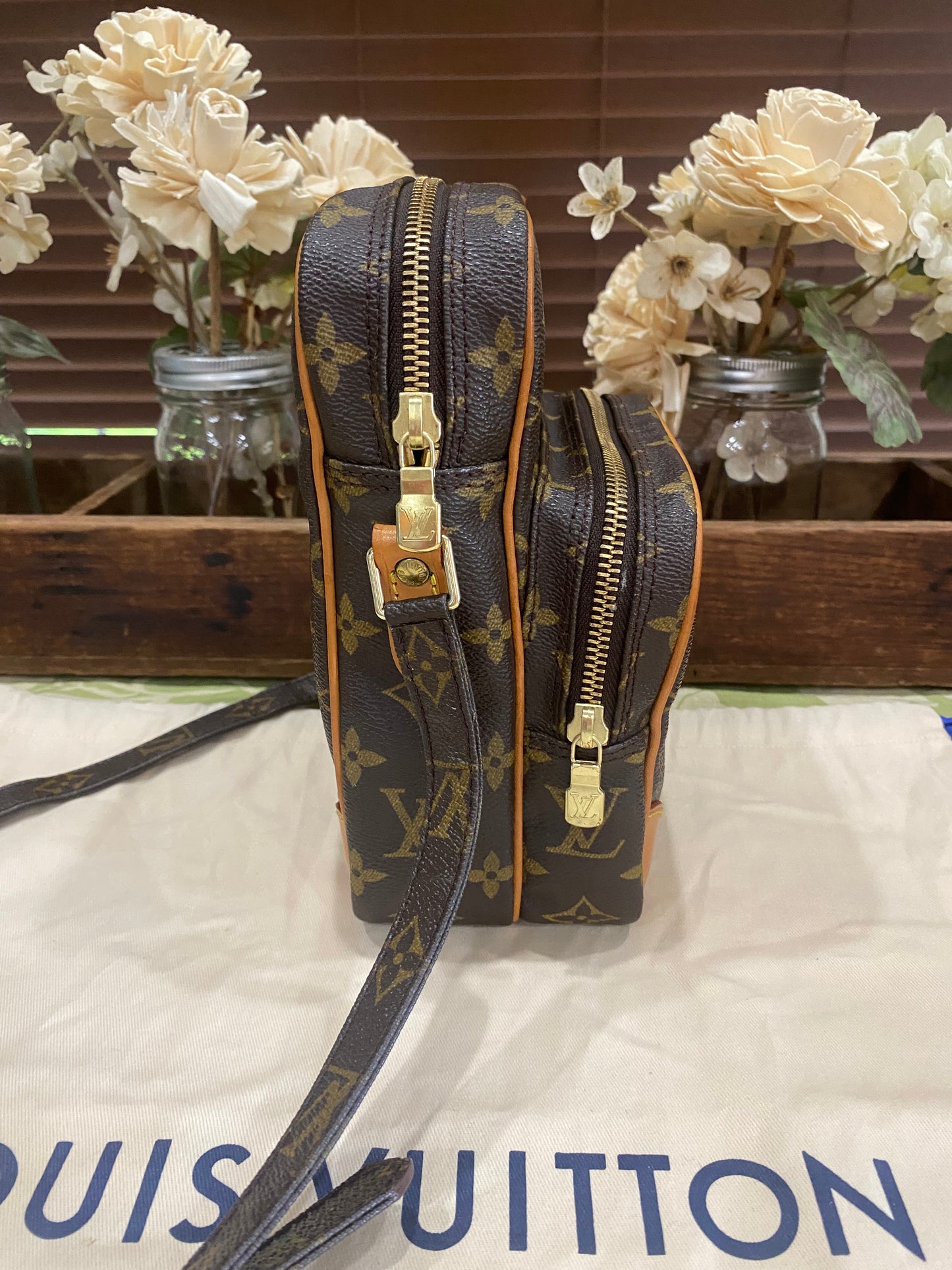 Amazone Crossbody