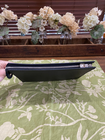 Pochette Voyage Noir Taiga Leather