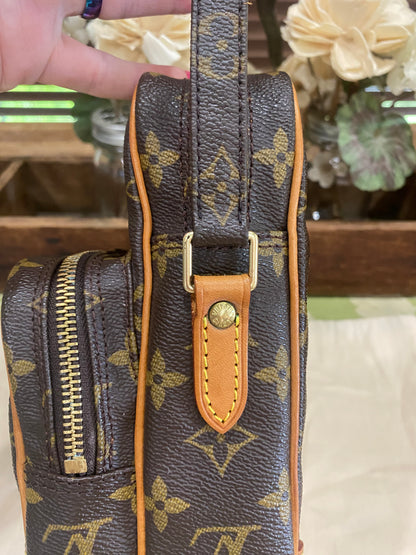 Amazone Crossbody