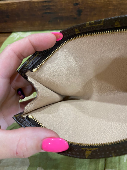 Bucket Pouch GM- comes with original wristlet strap