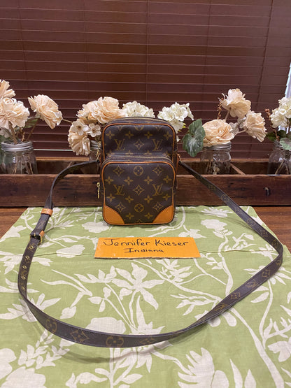 Amazone Crossbody