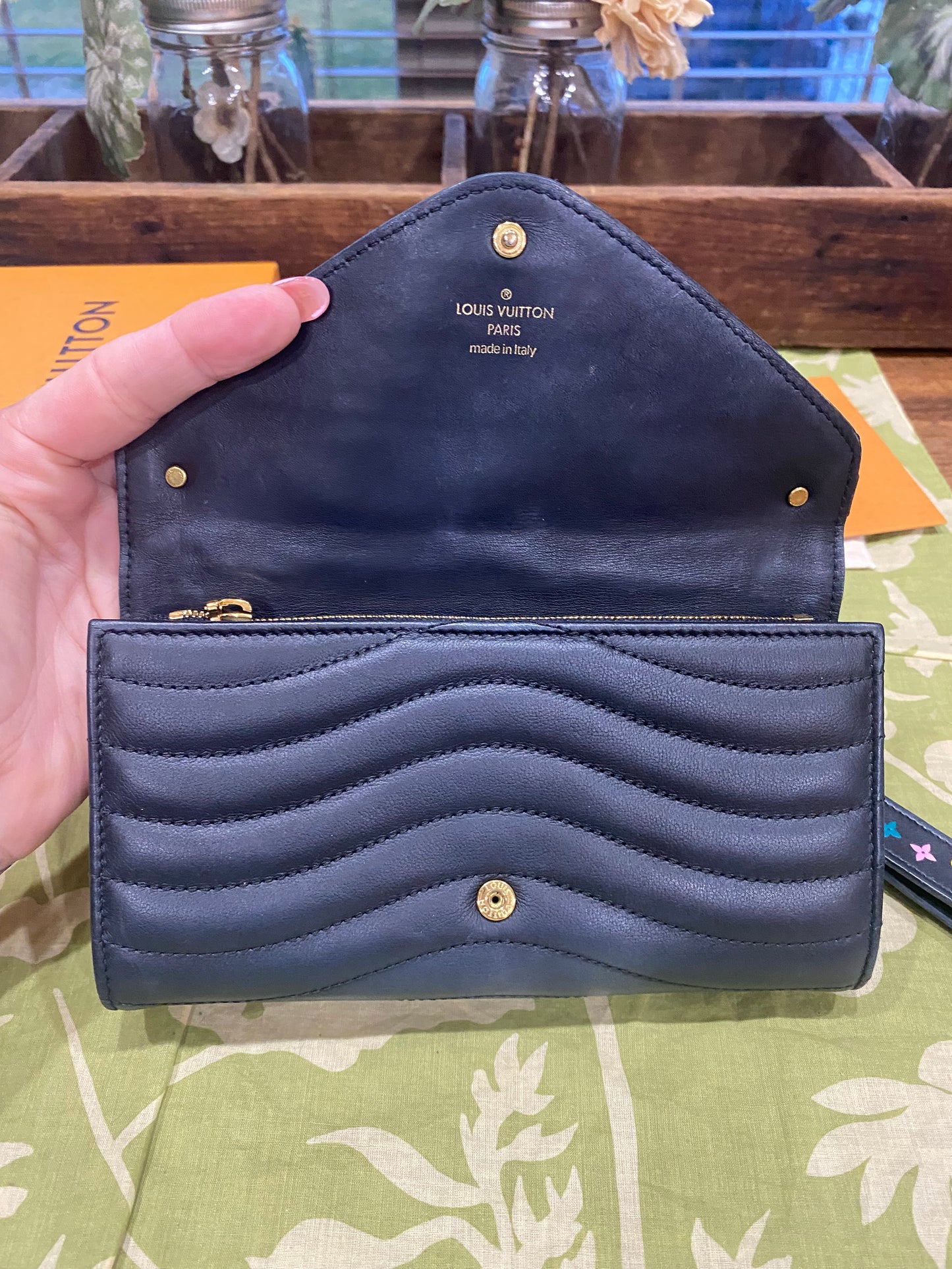 New Wave Calf Leather Long Wallet Wristlet (Noir)