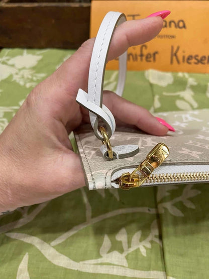 NEW Neverfull Pouch GM (Spring in the City Collection Sunset Khaki)