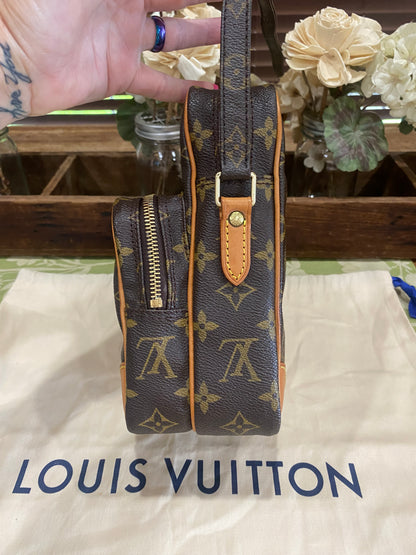 Amazone Crossbody