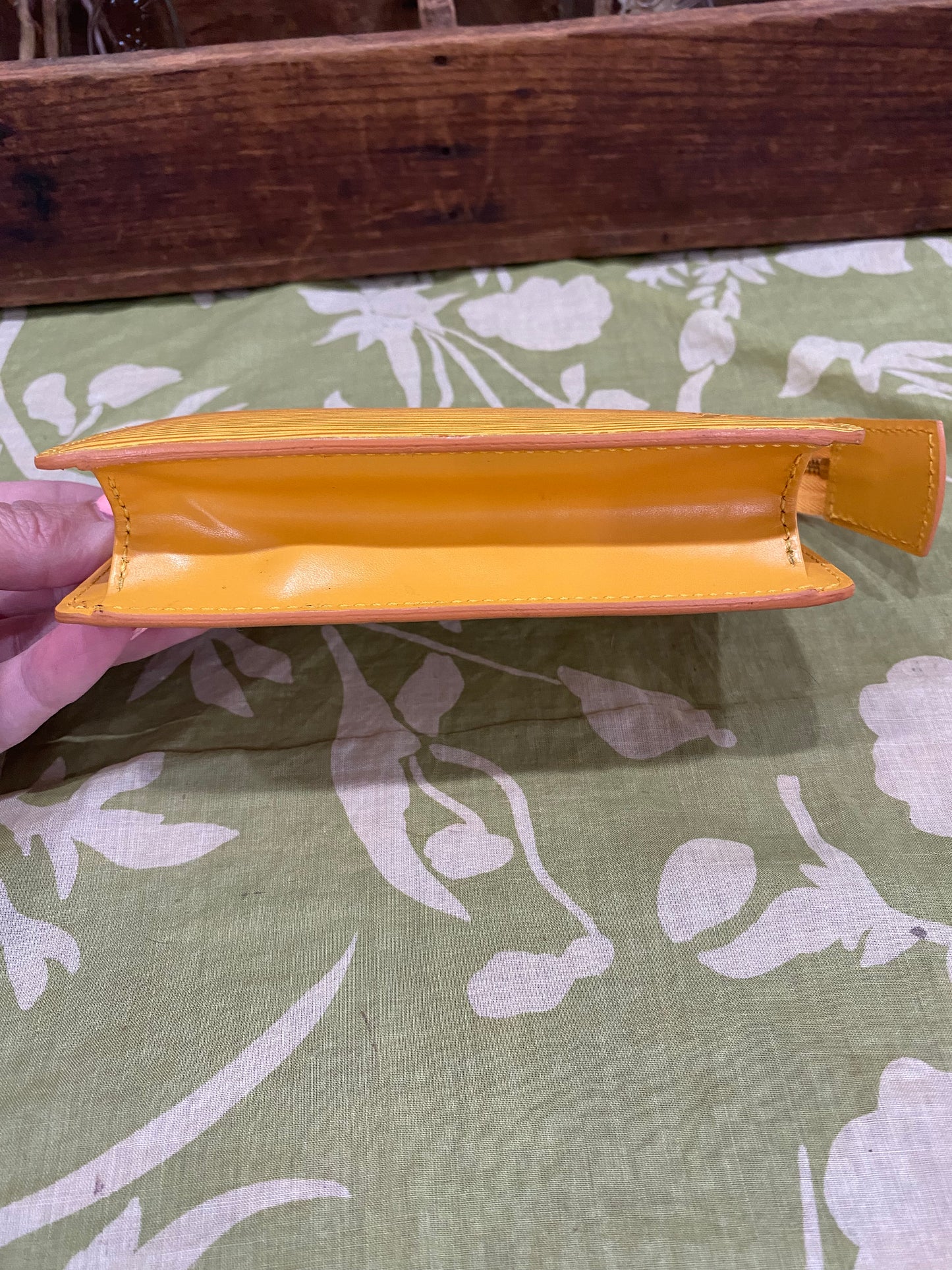 Toiletry 15 (Epi leather in Tassil Yellow)