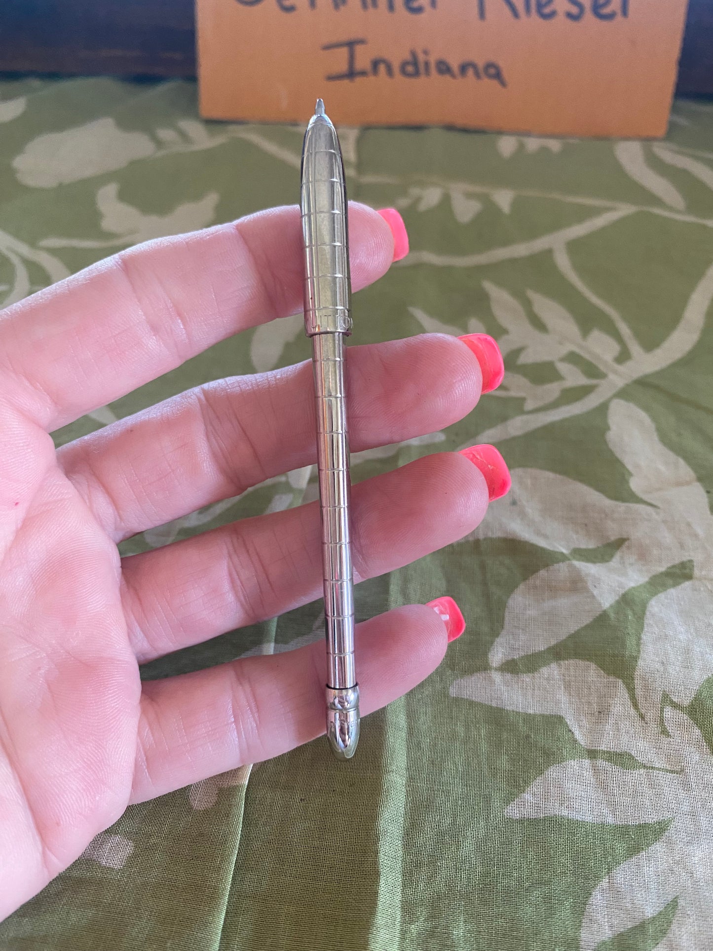 Silver Tone Twist Top Pen