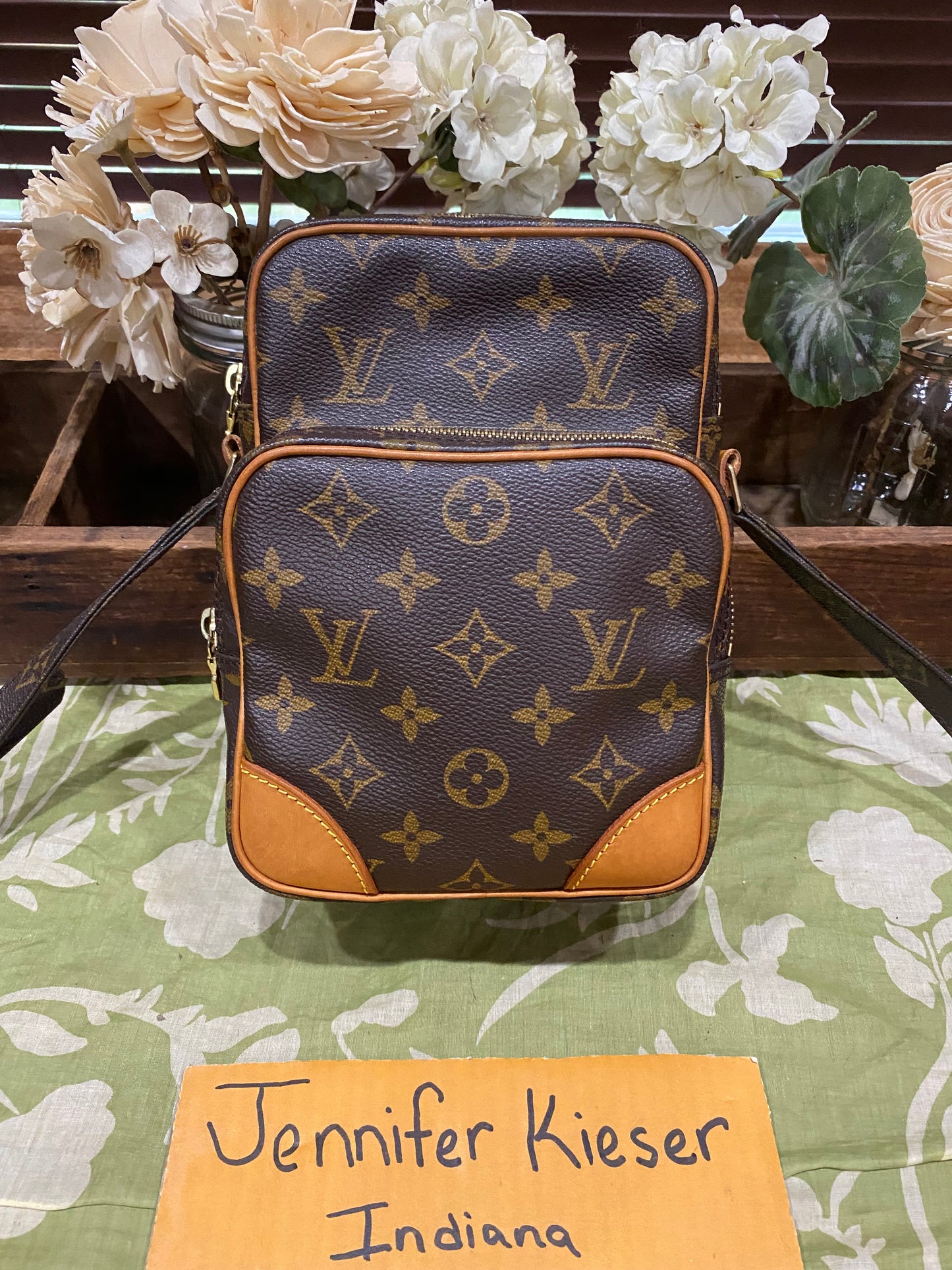 Amazone Crossbody
