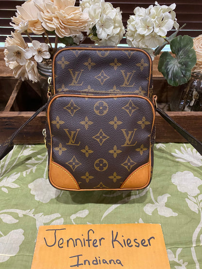 Amazone Crossbody