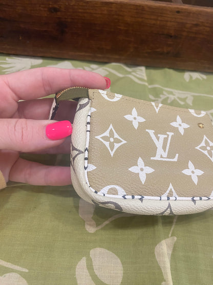 Monogram Giant Micro Pouchette