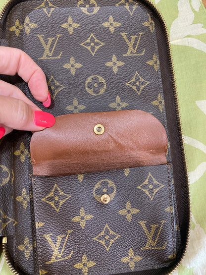 Escapade Travel Organizer