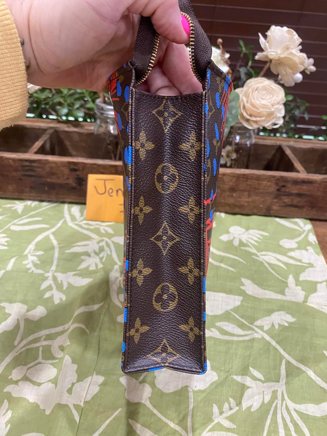 LE Jungle Toiletry 26