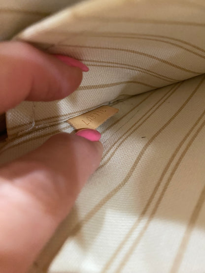 Neverfull Pouch GM in DA print