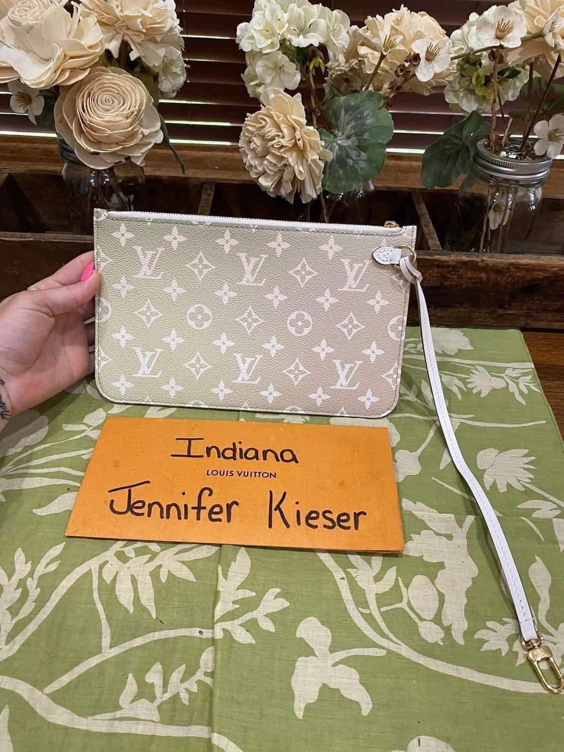 NEW Neverfull Pouch GM (Spring in the City Collection Sunset Khaki)