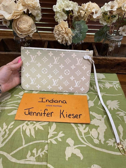 NEW Neverfull Pouch GM (Spring in the City Collection Sunset Khaki)