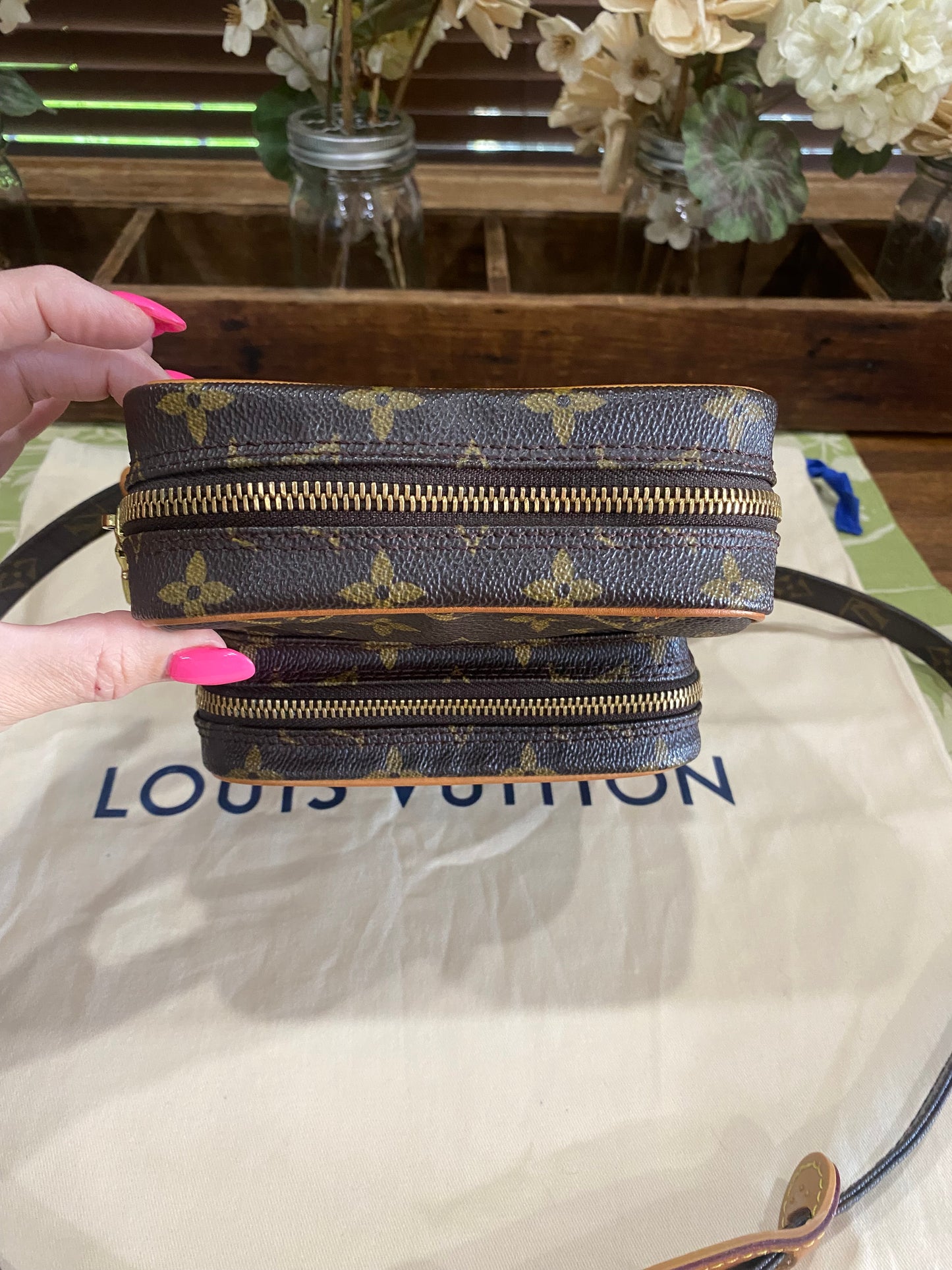 Amazone Crossbody
