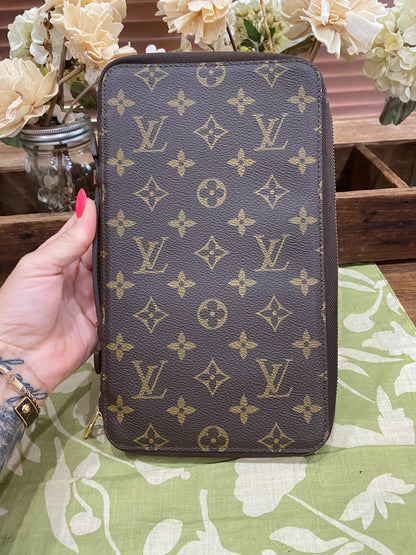 Escapade Travel Organizer