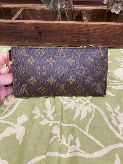 Bucket Pouch GM- comes with original wristlet strap