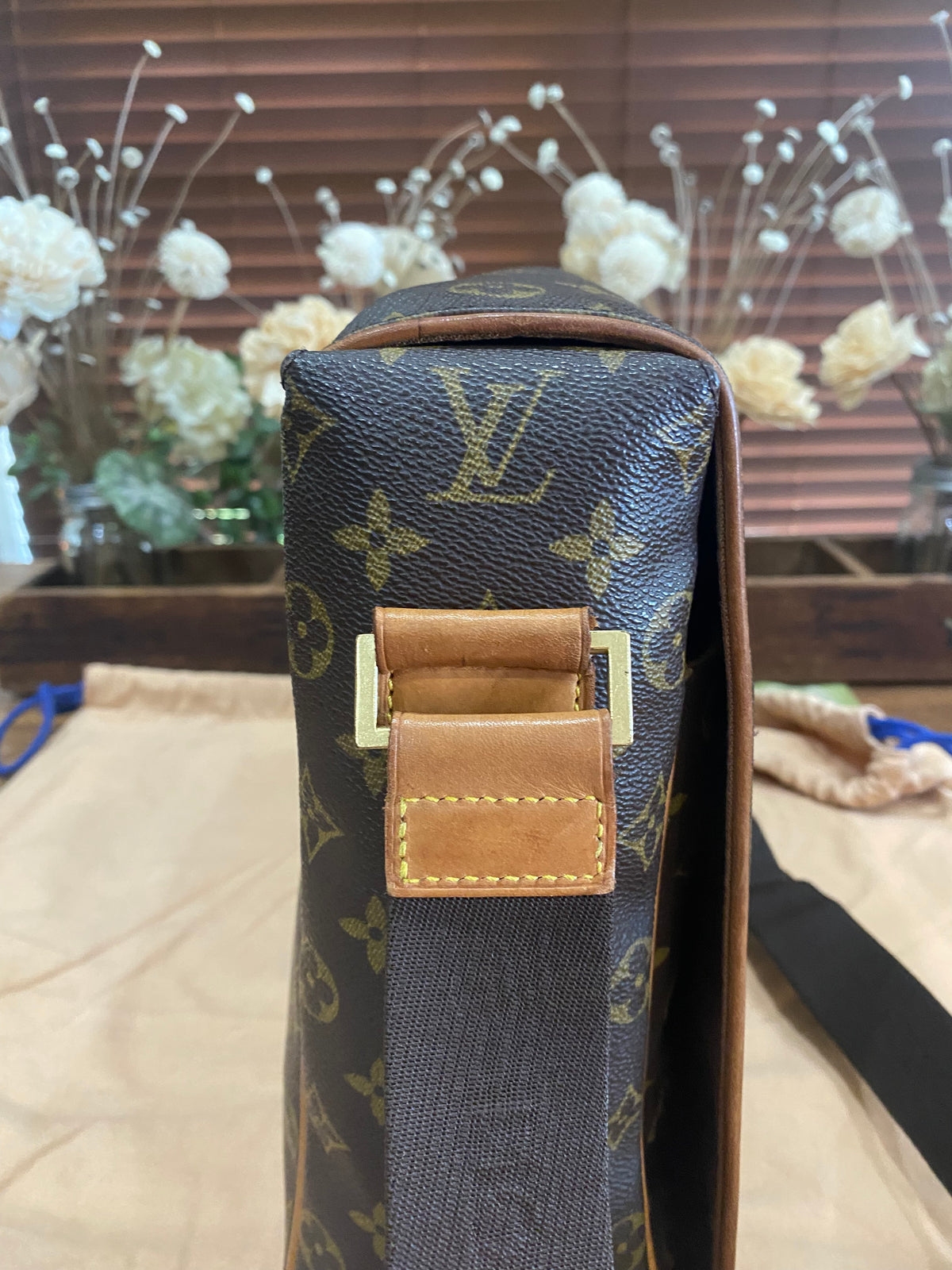 Abbesses Messenger Bag