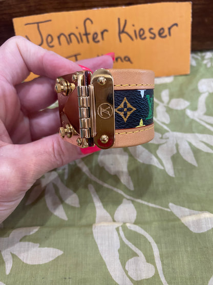 S Lock Cuff Bracelet in Black Multicolor