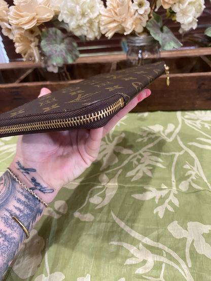 Daily Organizer Long Wallet