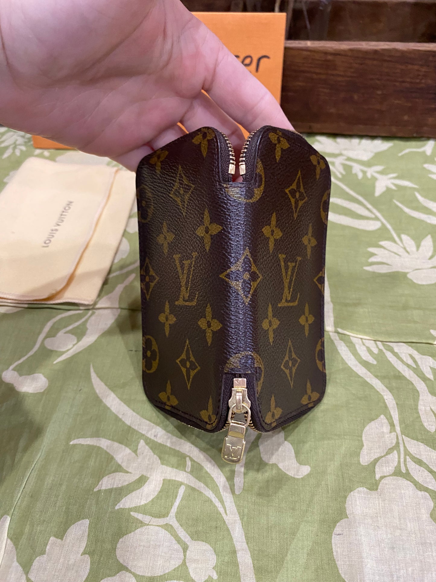 6 Key Zip Around Pouch