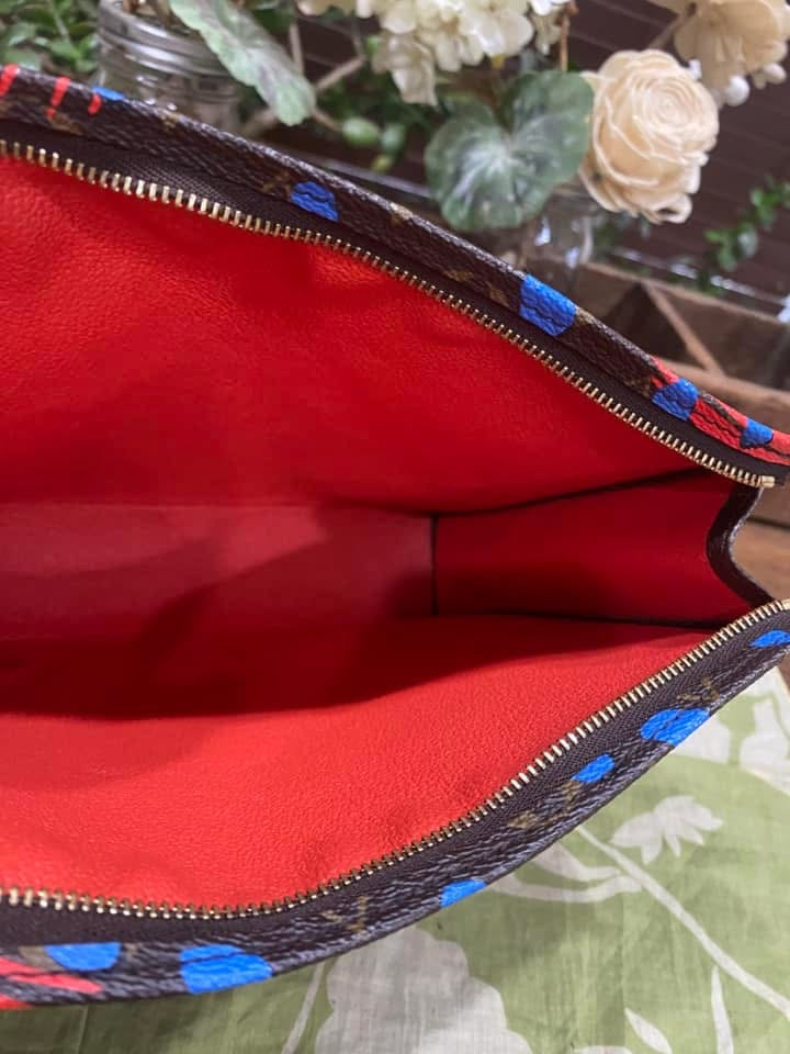 LE Jungle Toiletry 26