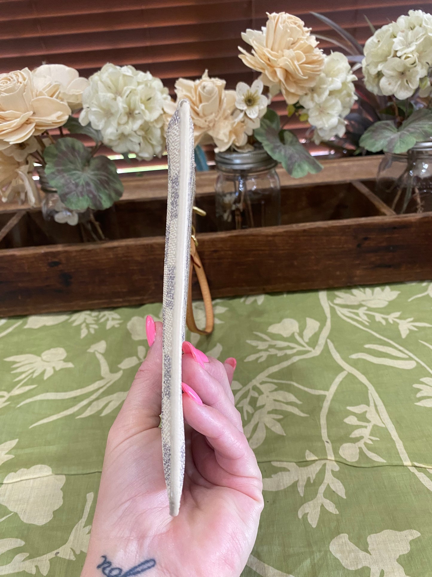 Neverfull Pouch GM in DA print