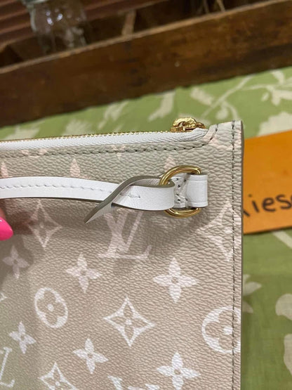 NEW Neverfull Pouch GM (Spring in the City Collection Sunset Khaki)