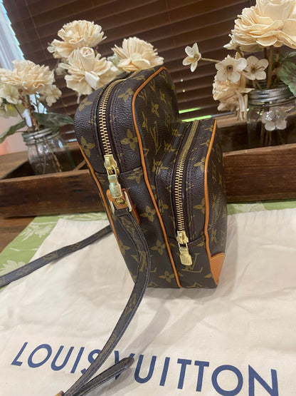 Amazone Crossbody