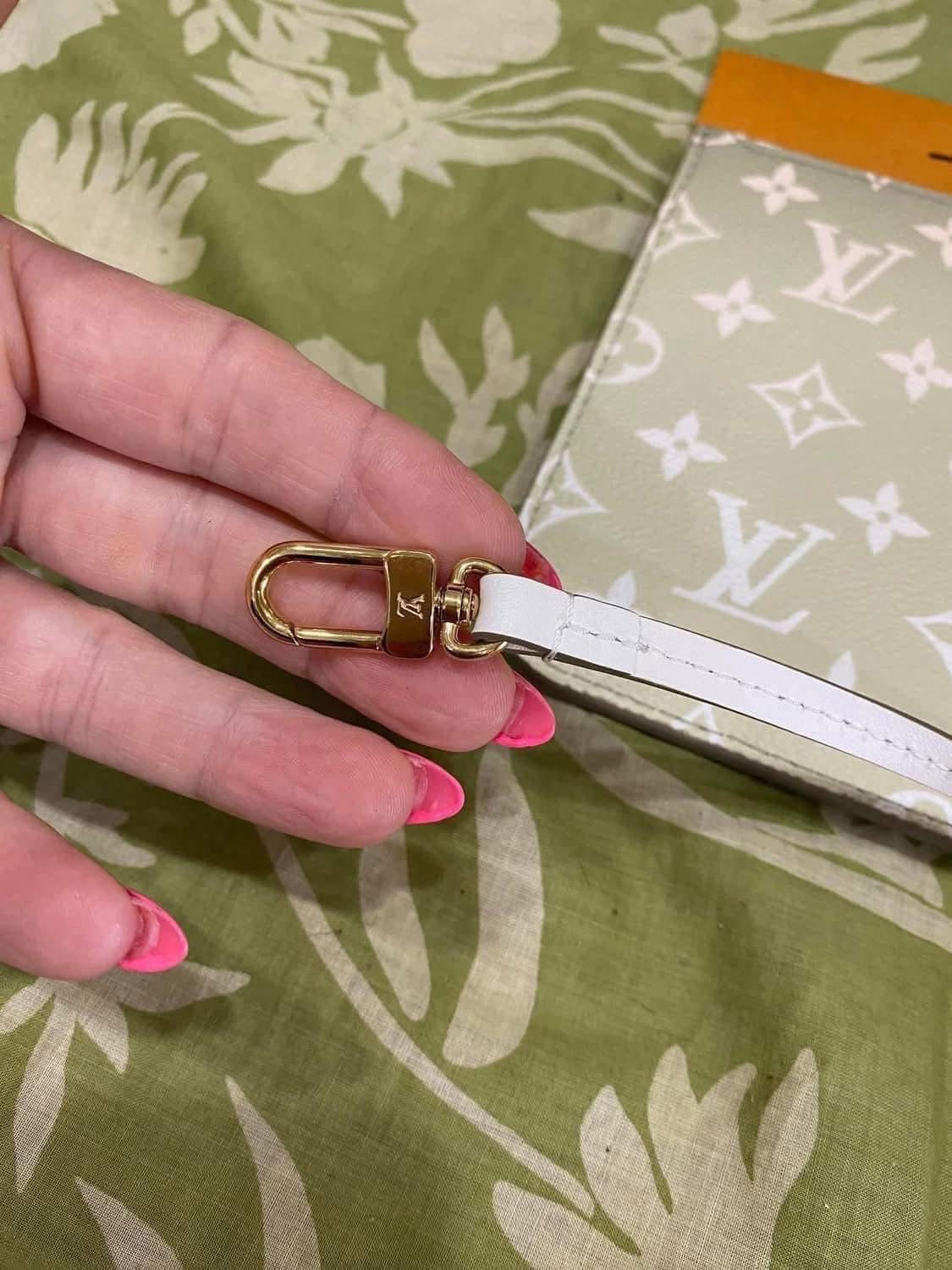 NEW Neverfull Pouch GM (Spring in the City Collection Sunset Khaki)