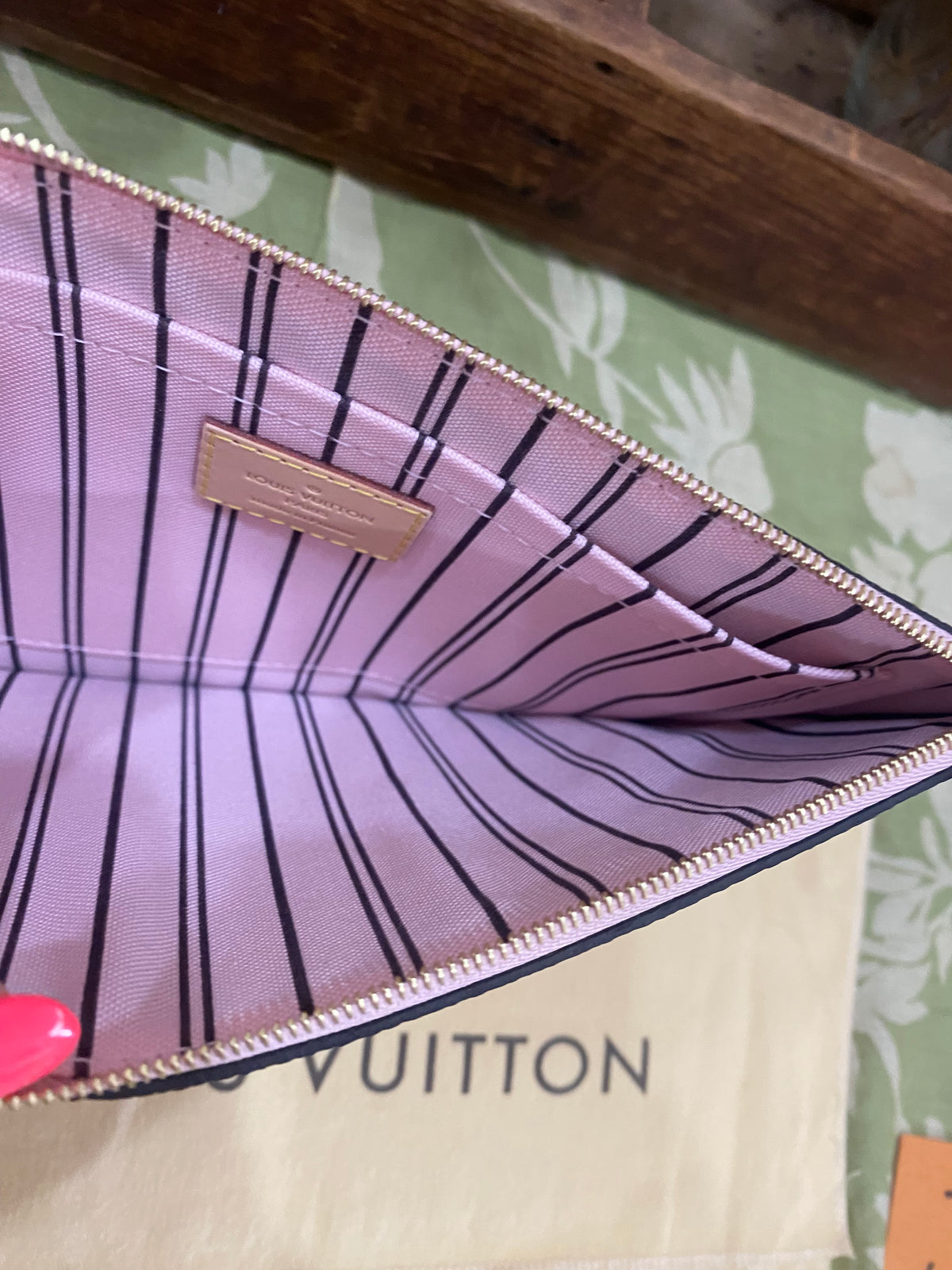 Neverfull Pouch GM