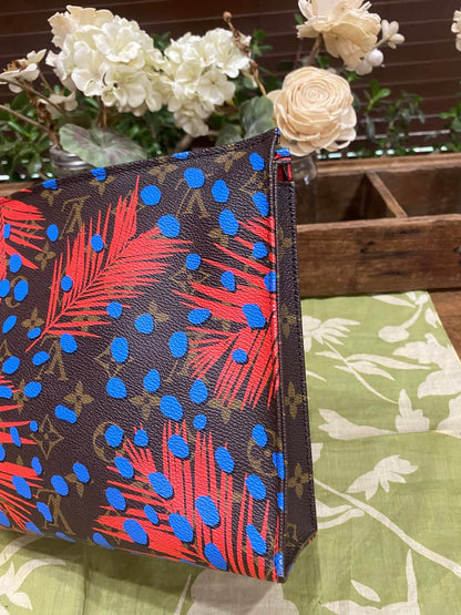 LE Jungle Toiletry 26