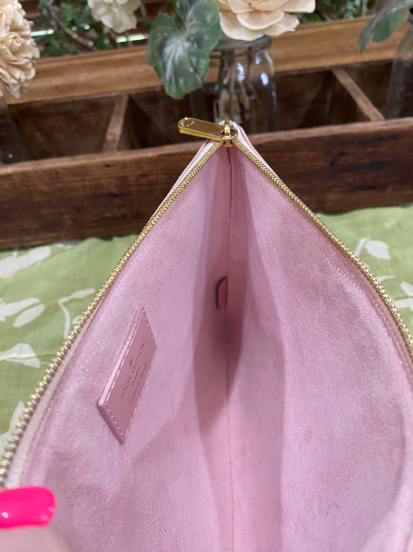 City Pouch- studded DA print with removable wristlet strap