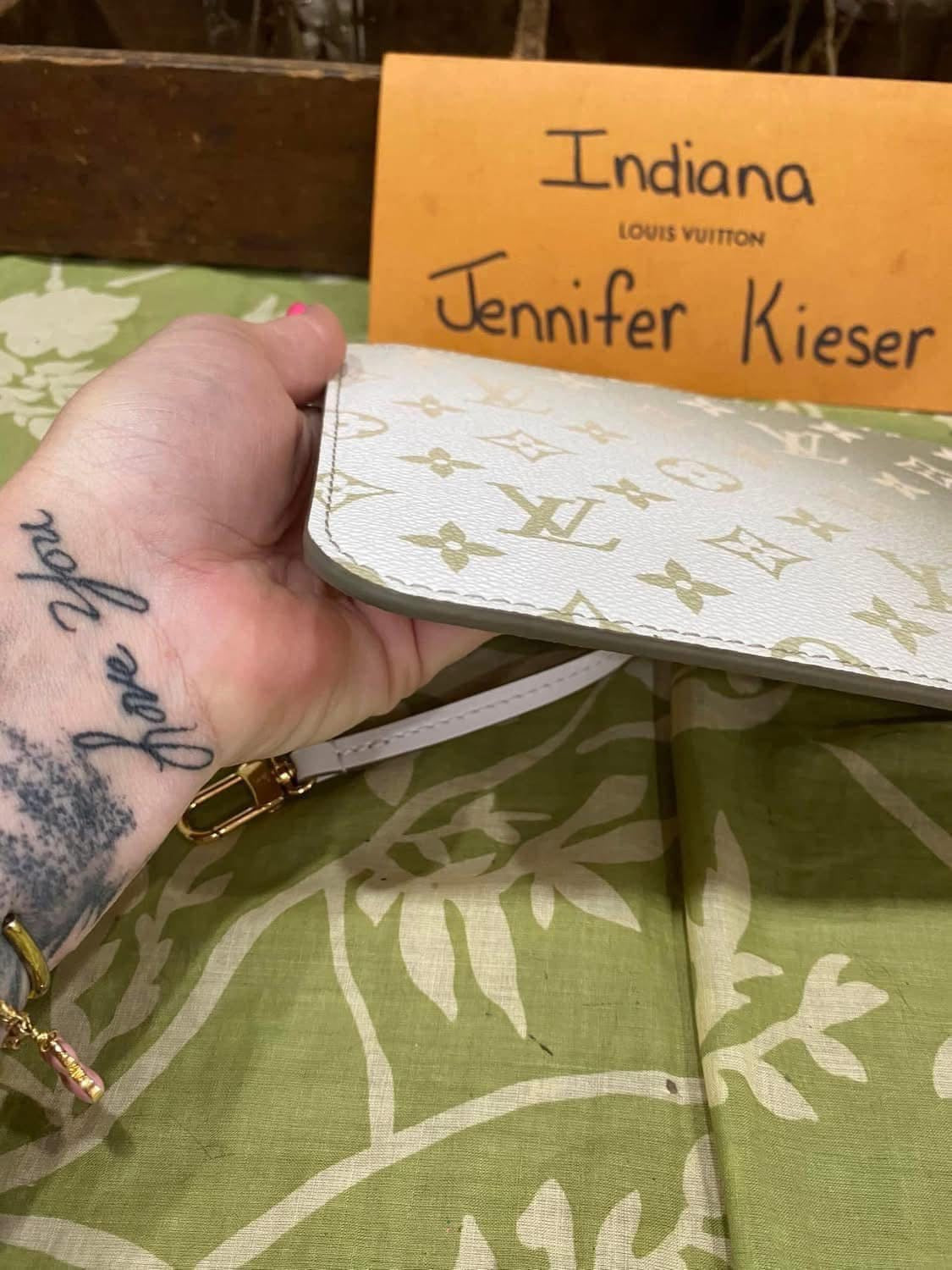 Neverfull Pouch GM (Spring in the City collection)