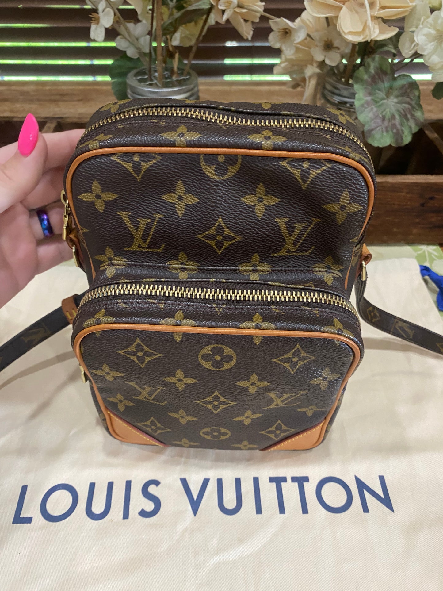 Amazone Crossbody