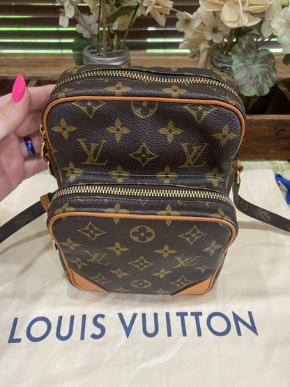 Amazone Crossbody