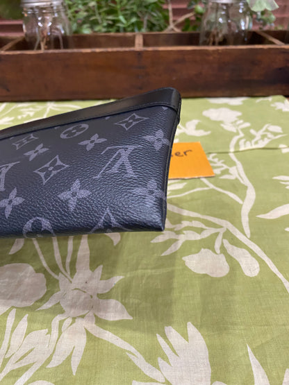 Discovery Pochette in Eclipse