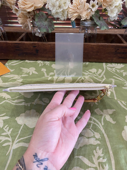 Neverfull Pouch GM in DA print