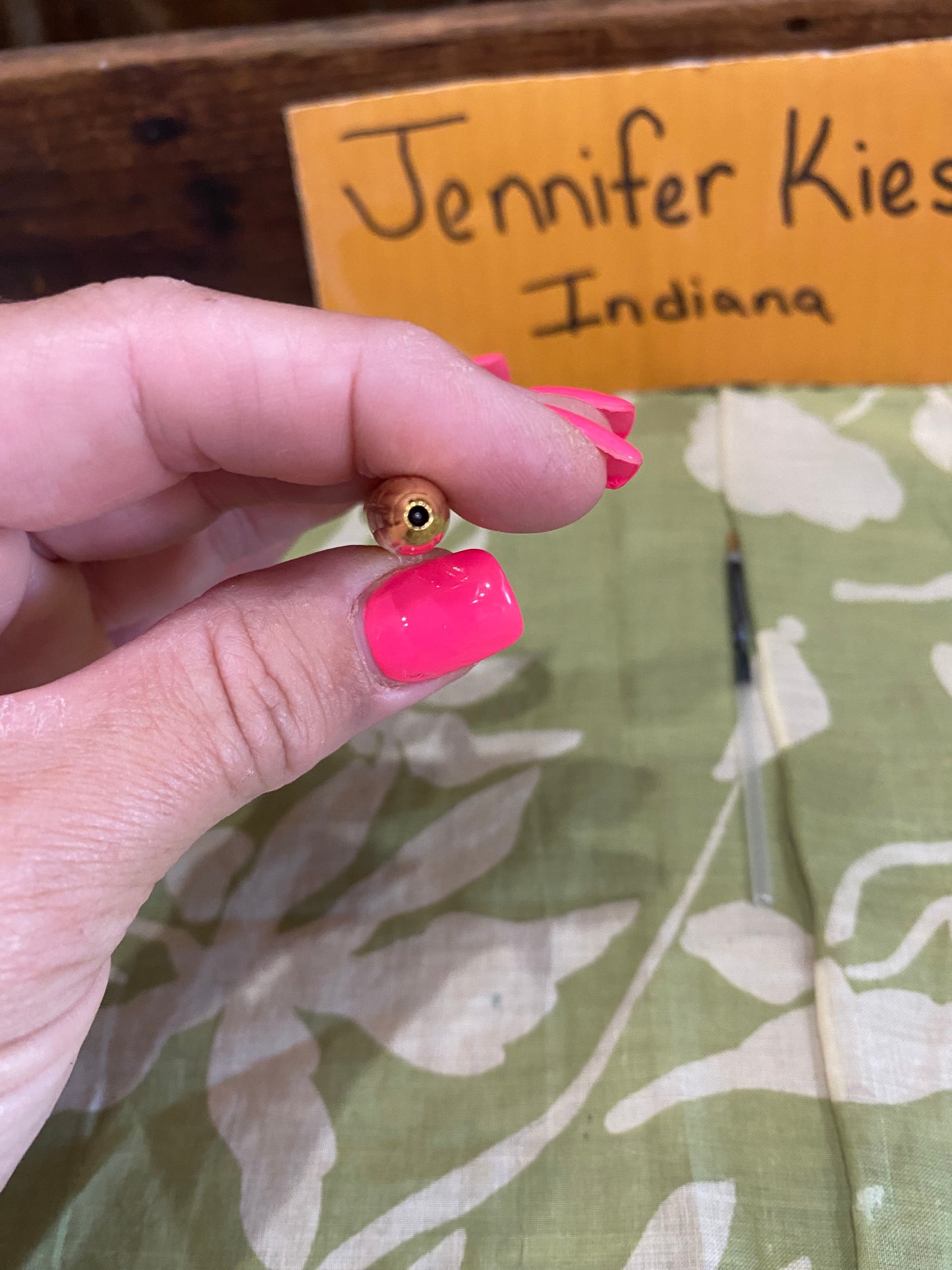 Gold Tone Twist Top Pen