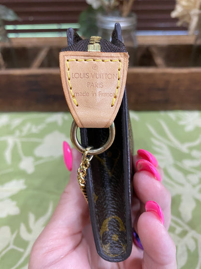 Bucket Pouch GM- comes with original wristlet strap