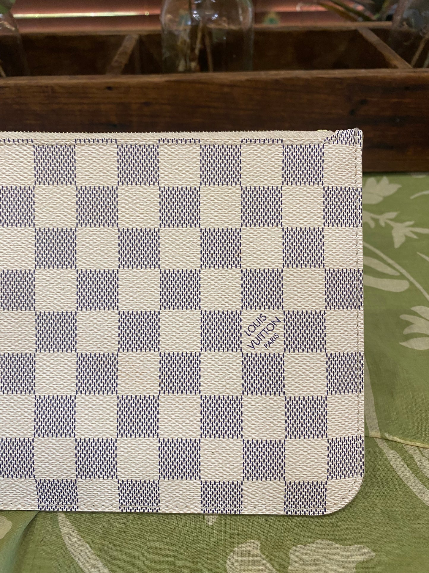 Neverfull Pouch GM in DA print