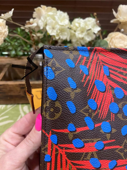 LE Jungle Toiletry 26