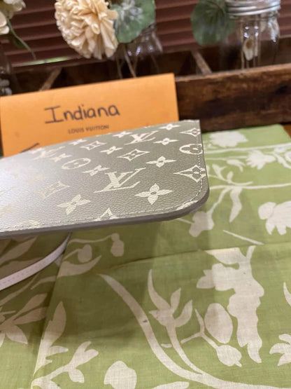 Neverfull Pouch GM (Spring in the City collection)